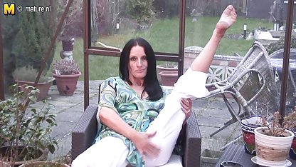 テイラーをあえてカバーを胸にホイップクリーム-ホースラディッシュ av 巨乳 素人