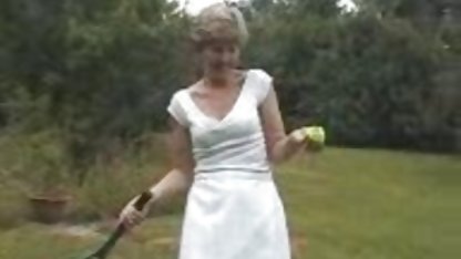 ジュリア-クシュナッディノバテイラー 人妻 素人 av storie Di屋外プール、3SOME。